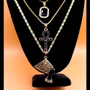 QUEEN IS SHE Multi-layered 18k Gold Plated  Onxy Queen Pendant Necklace